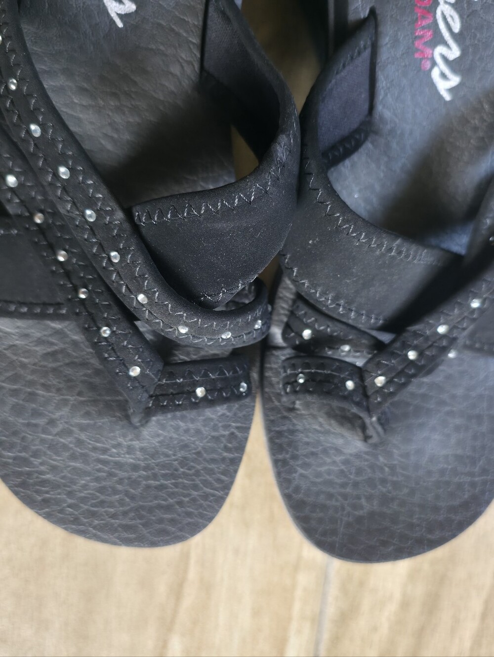 Skechers Yoga Foam Toe Ring Wedge Sandals Black Rhinestone Comfort Y2K Size 8 - Picture 5 of 15
